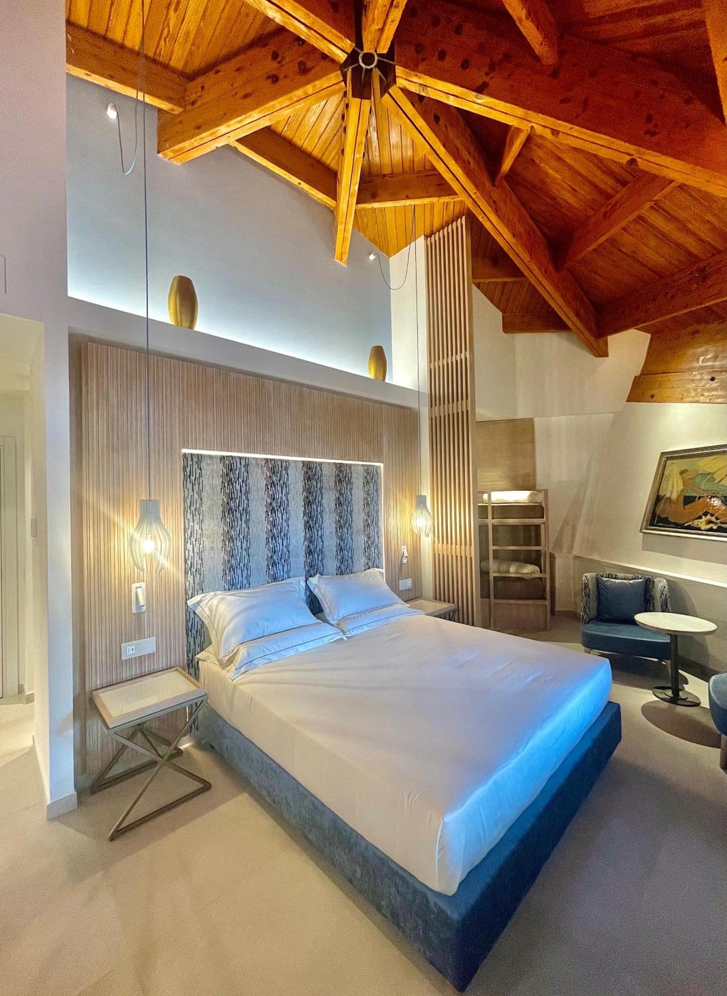 Suite with Sea View,1407727565:JPEG